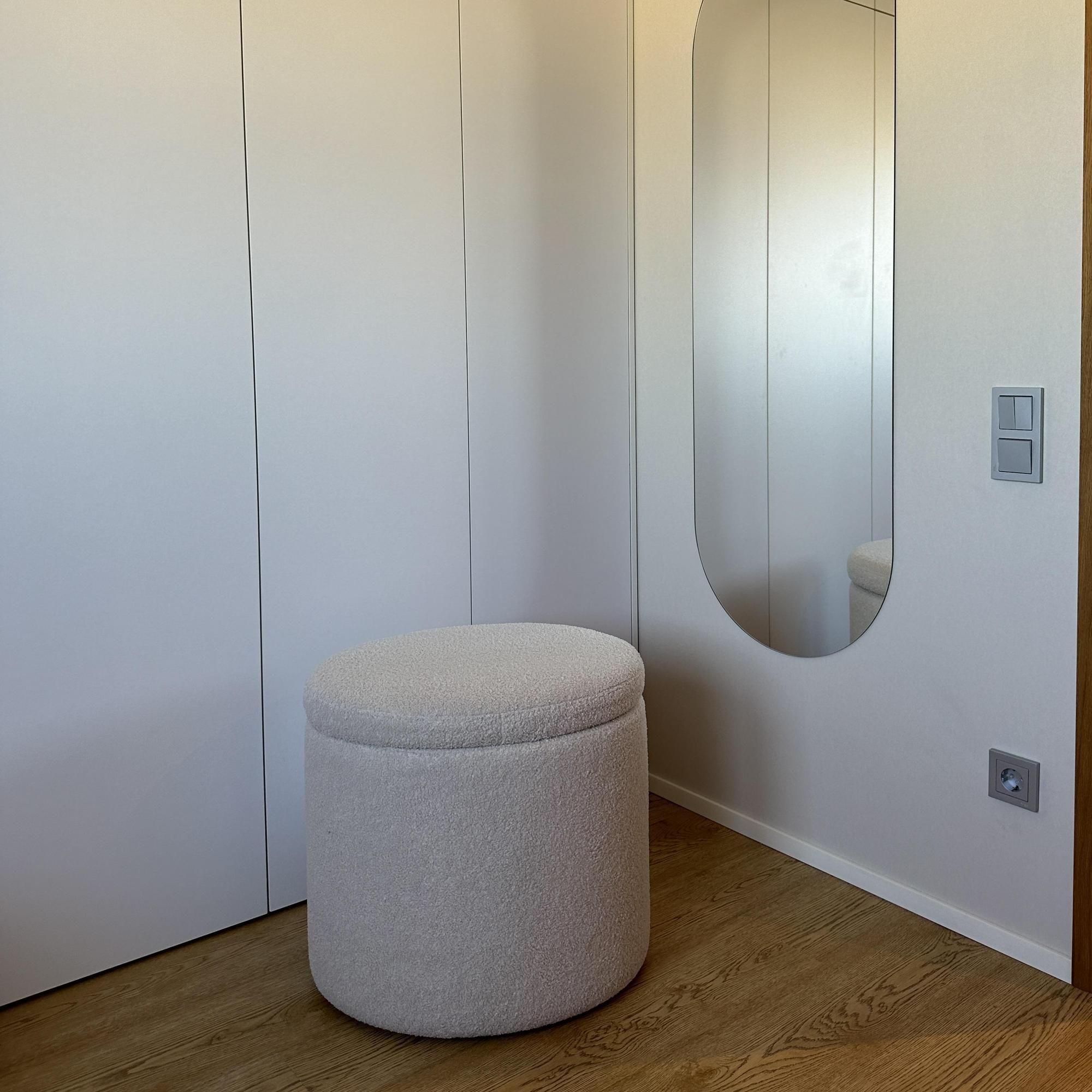 Пуф с отделением для хранения овальной формы