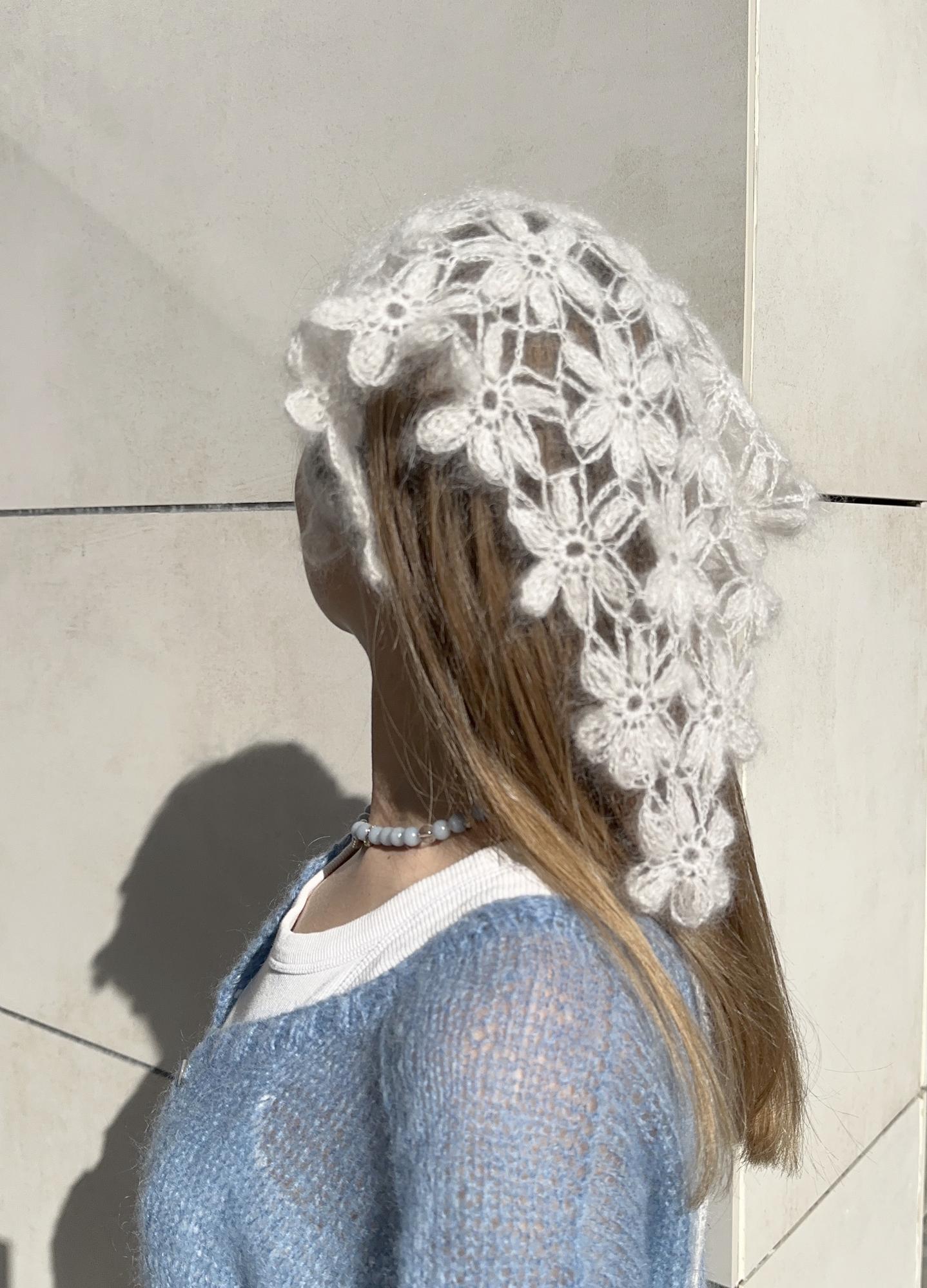 Косынка Цветы белая