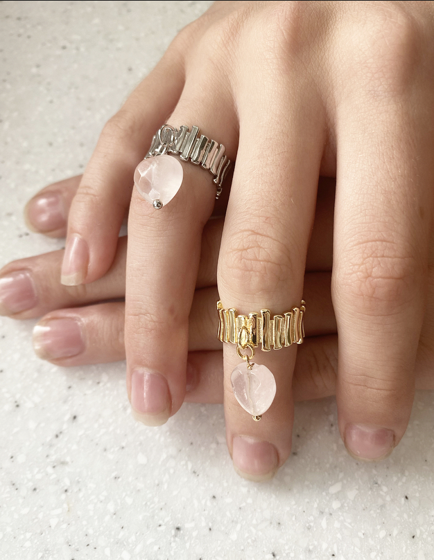 Кольцо с подвеской Сердце из розового кварца