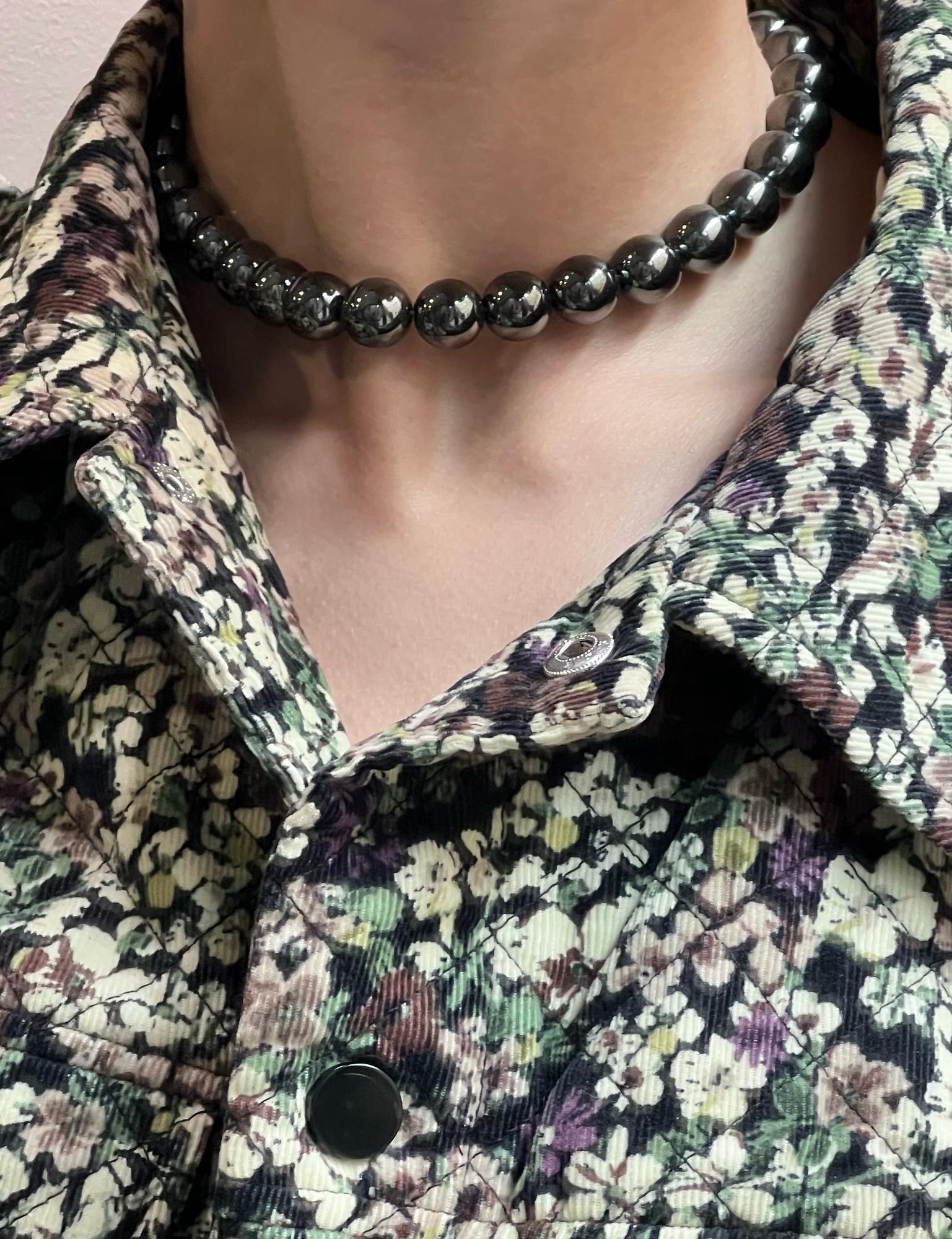 Колье из темного гематита 12 мм, gold/silver