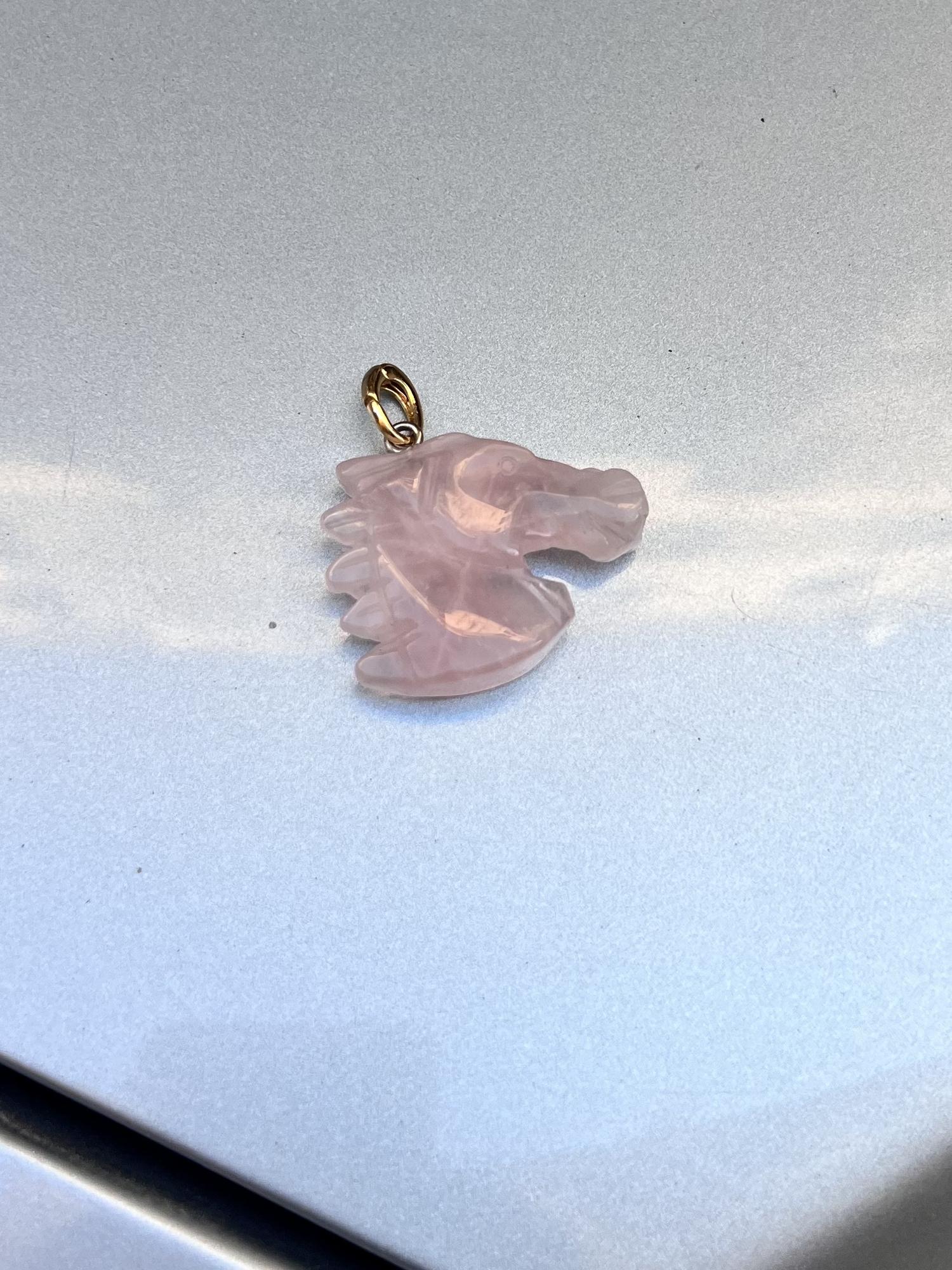 Подвеска  голова лошади из розового кварца,gold/silver