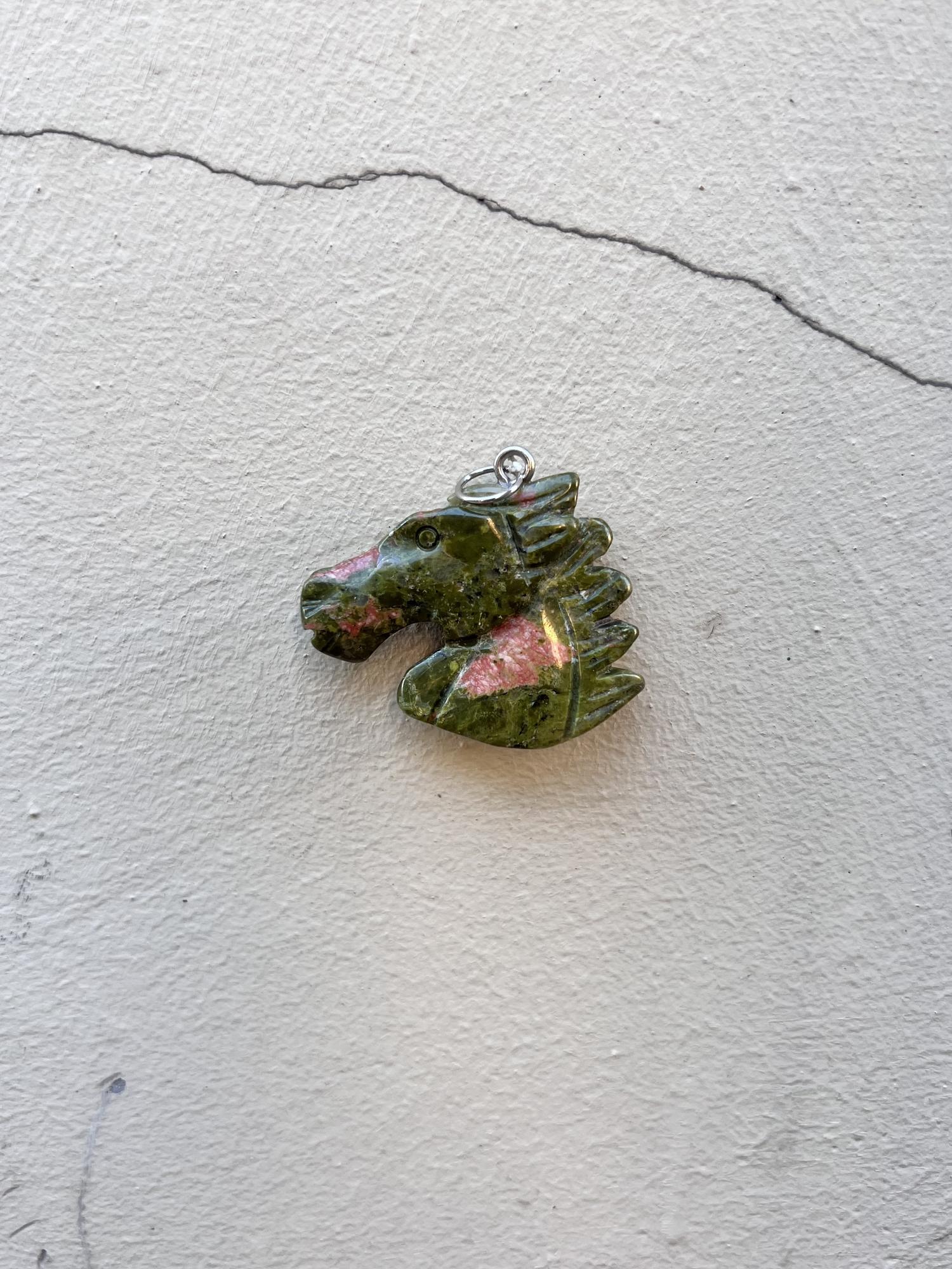 Подвеска голова лошади из унакита ,gold/silver