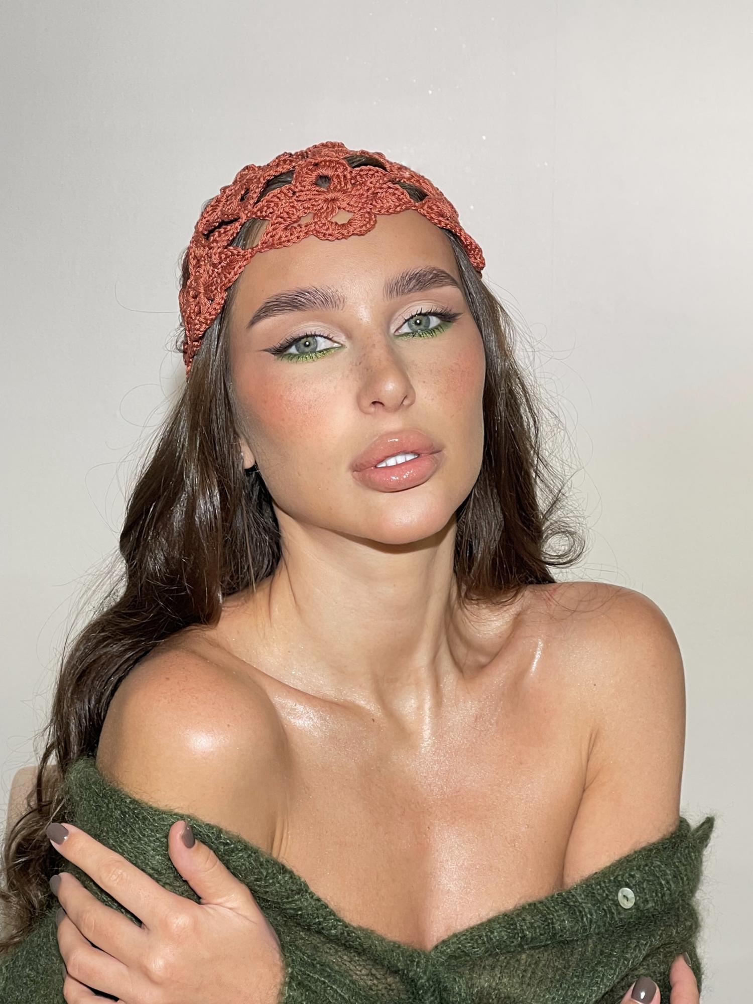 Шапочка Нарцисс карамель