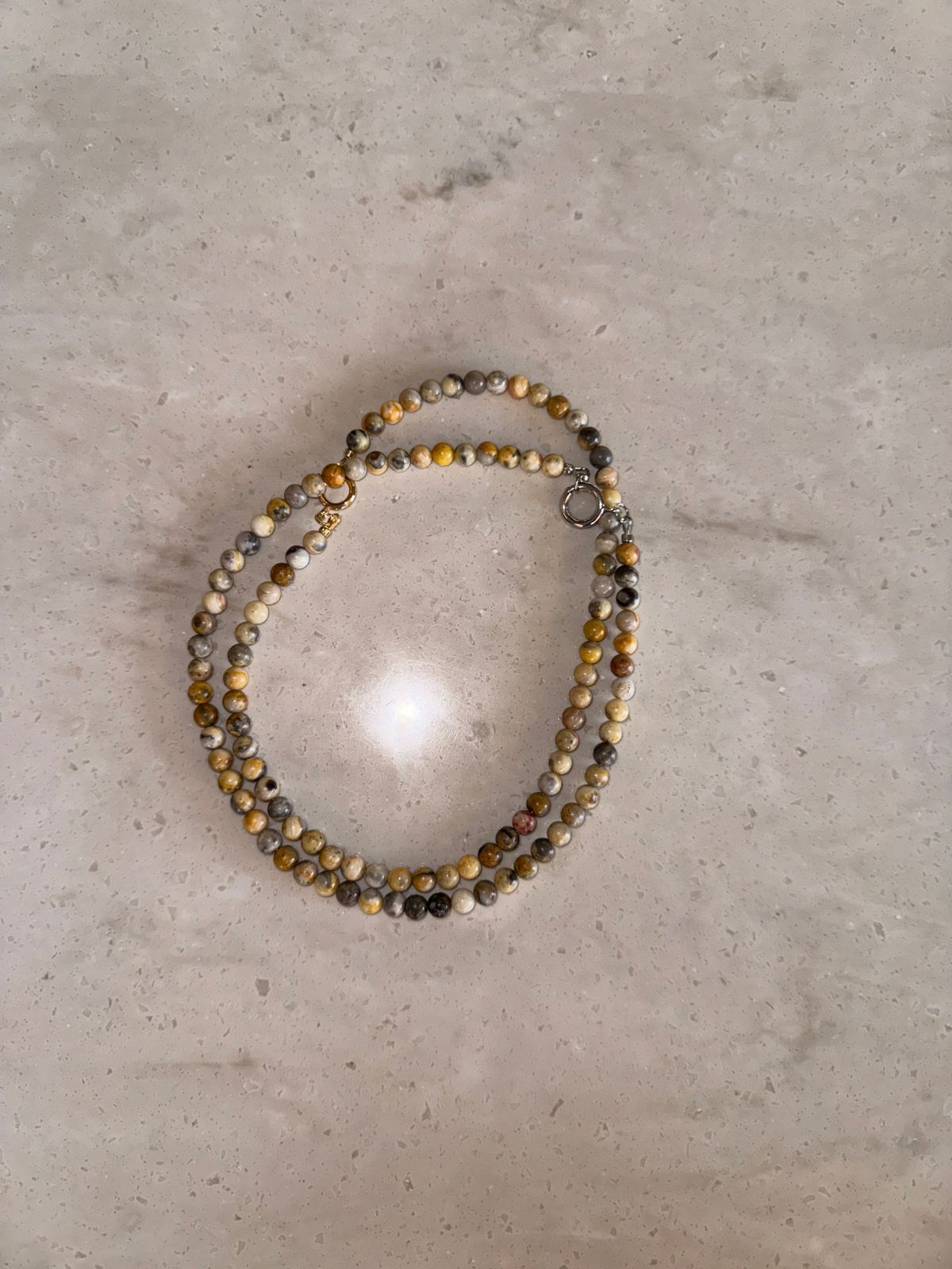 Колье из бусин кружевной агат 6 мм, gold/silver