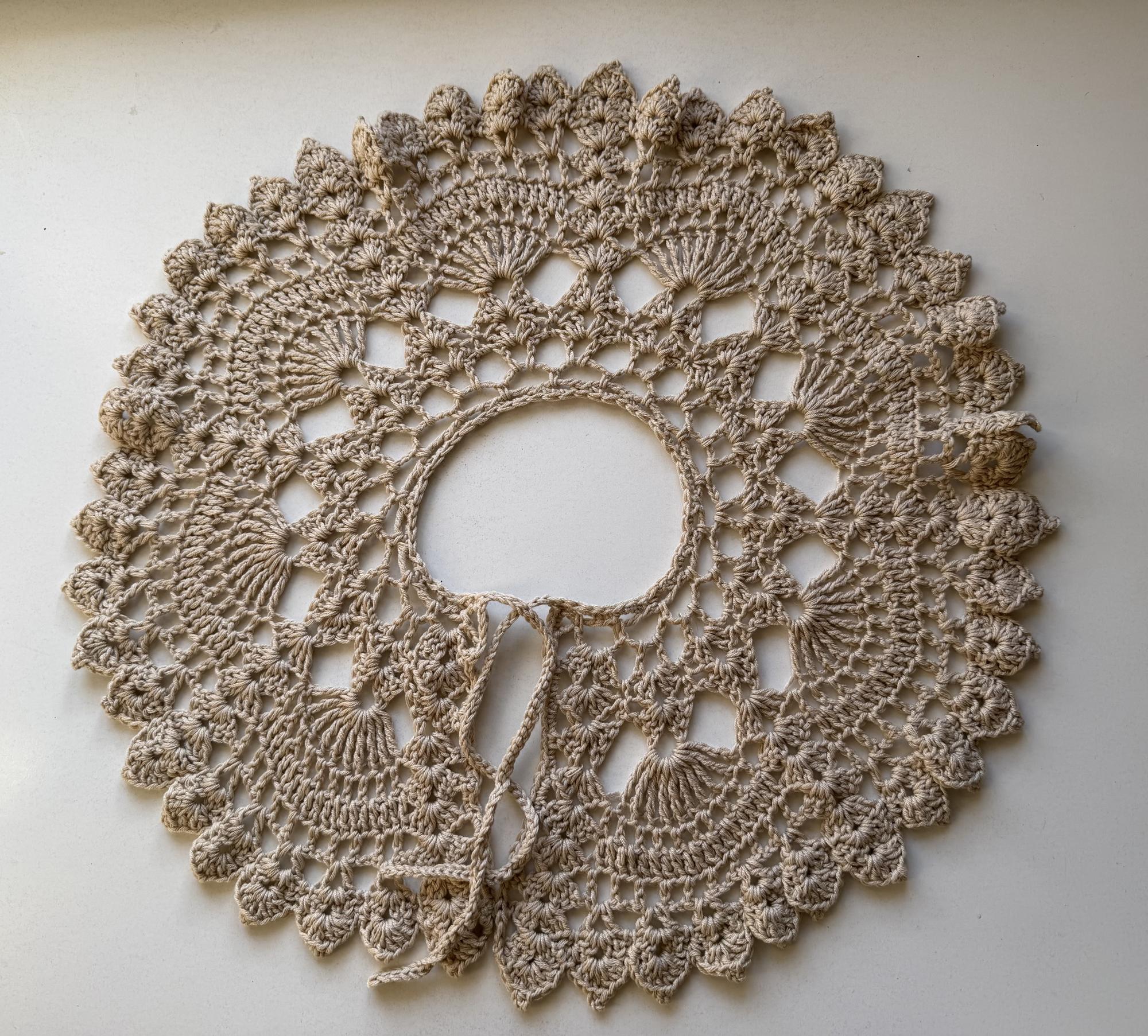 Ажурный воротник бежевый