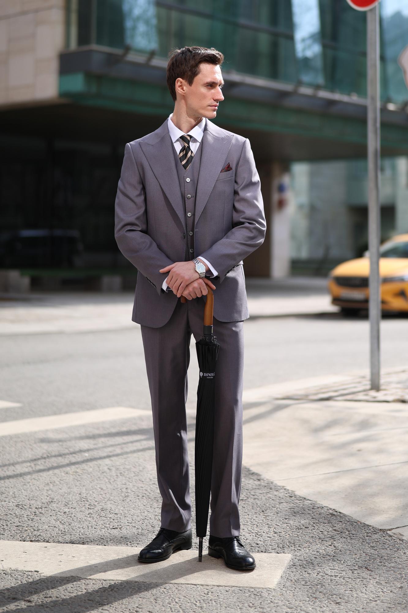 СЕРЫЙ ШЕРСТЯНОЙ КОСТЮМ (С ЖИЛЕТКОЙ)