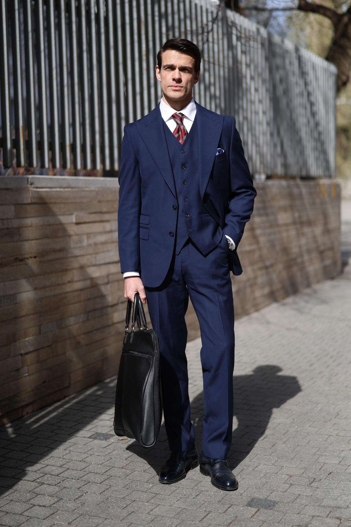 СИНИЙ ШЕРСТЯНОЙ КОСТЮМ (С ЖИЛЕТКОЙ)