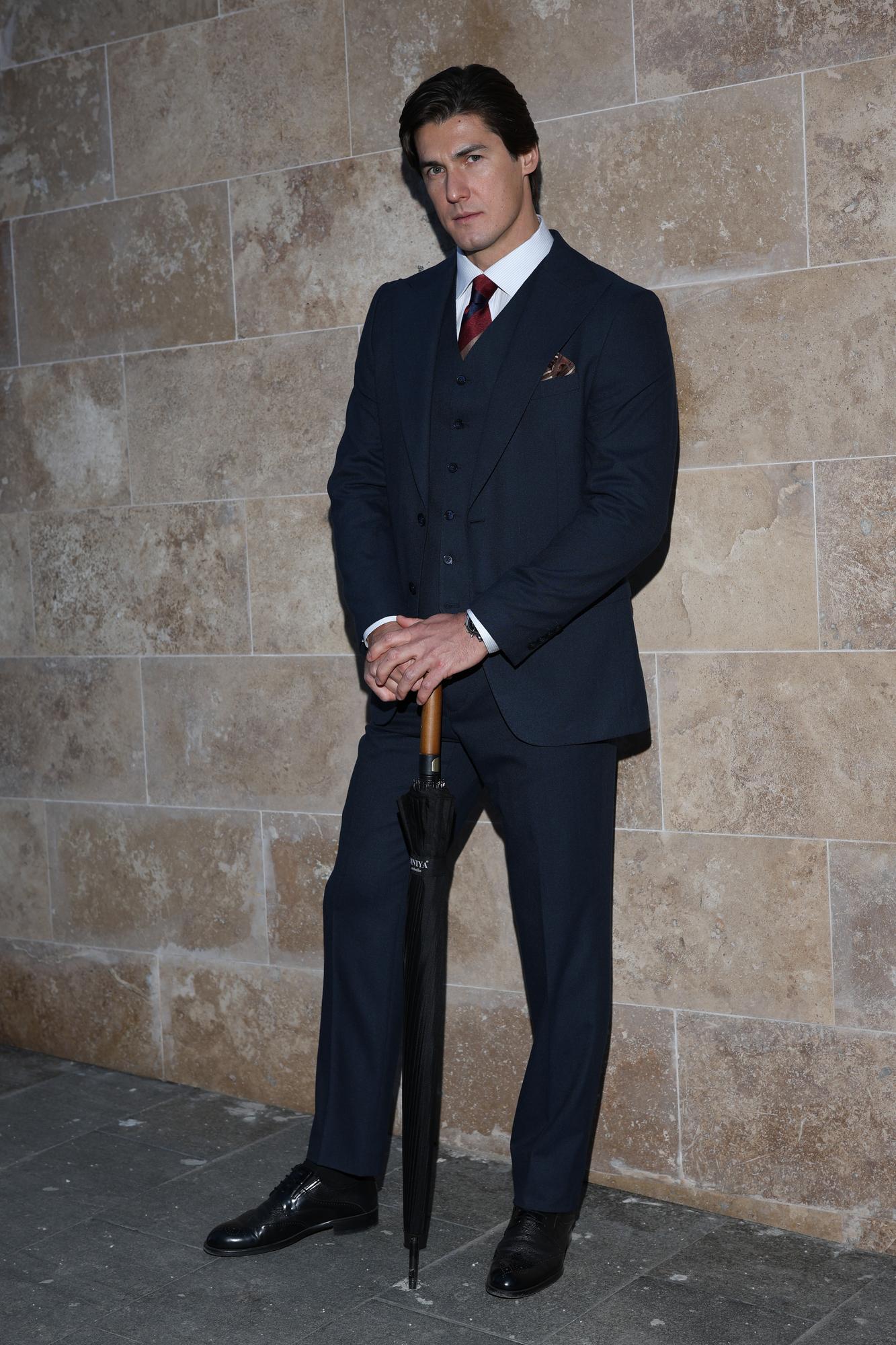 СИНИЙ ШЕРСТЯНОЙ КОСТЮМ (С ЖИЛЕТКОЙ)