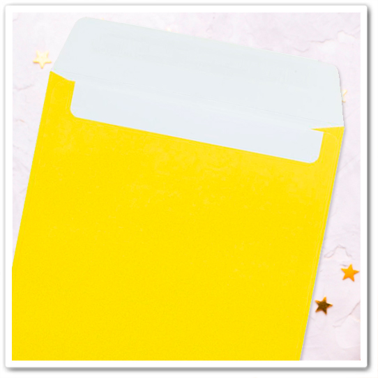 Конверт квадратный жёлтый
