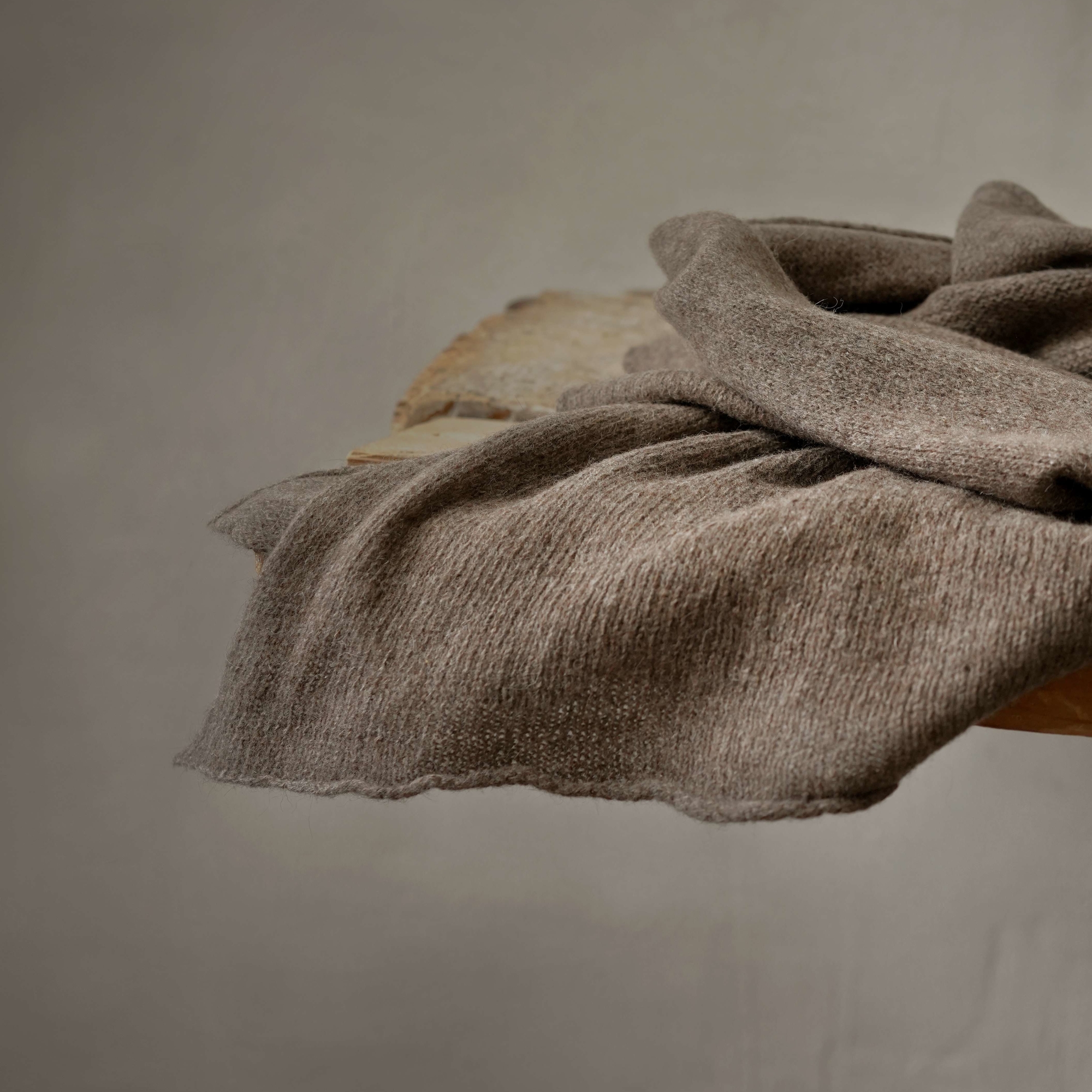 Шарф "Ласточка", серо-коричневый