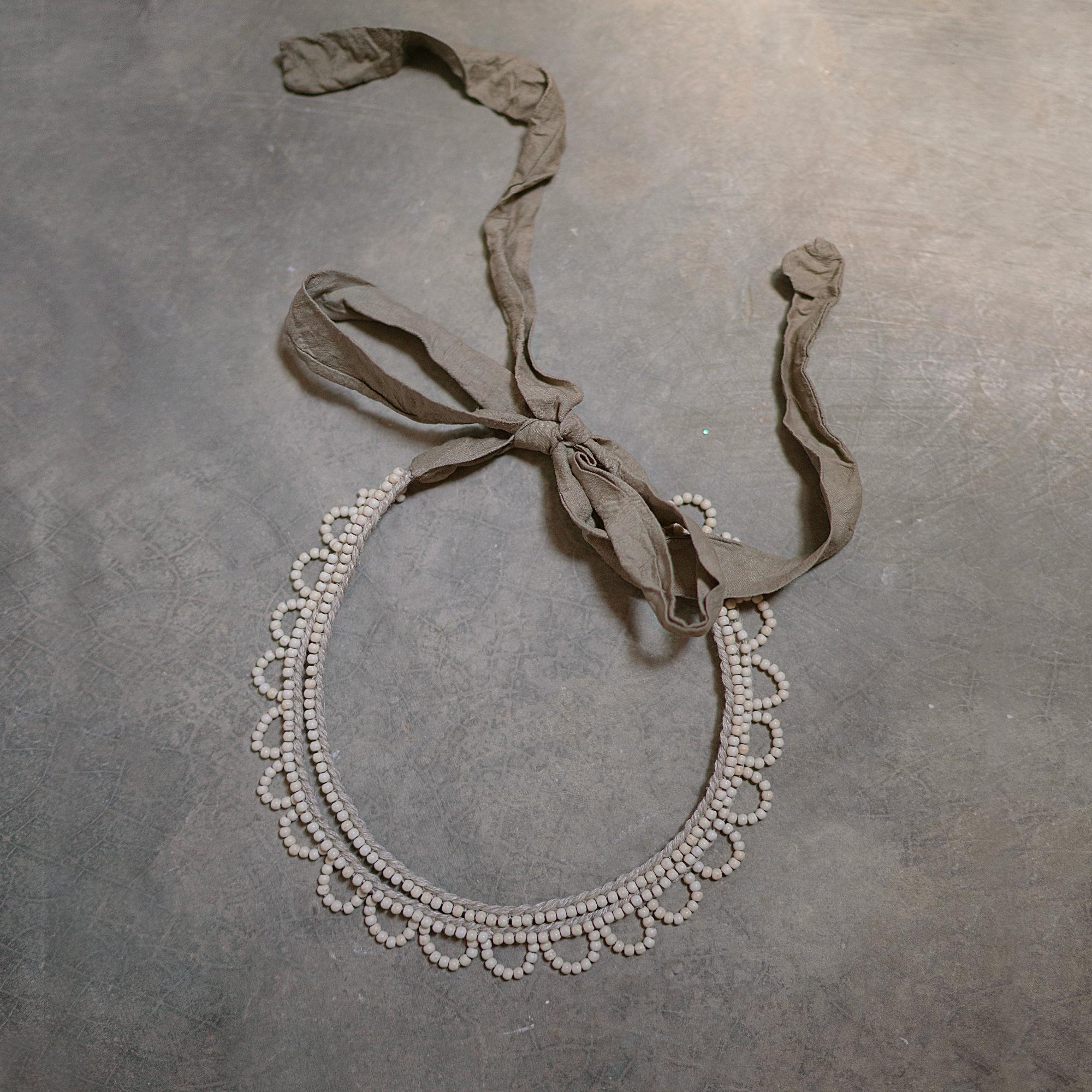 Ожерелок кружевной с шелковыми лентами