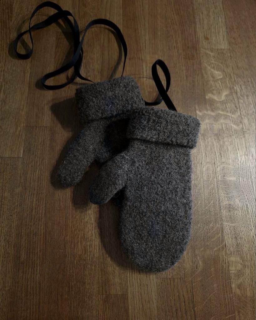 Варежки темно-серые