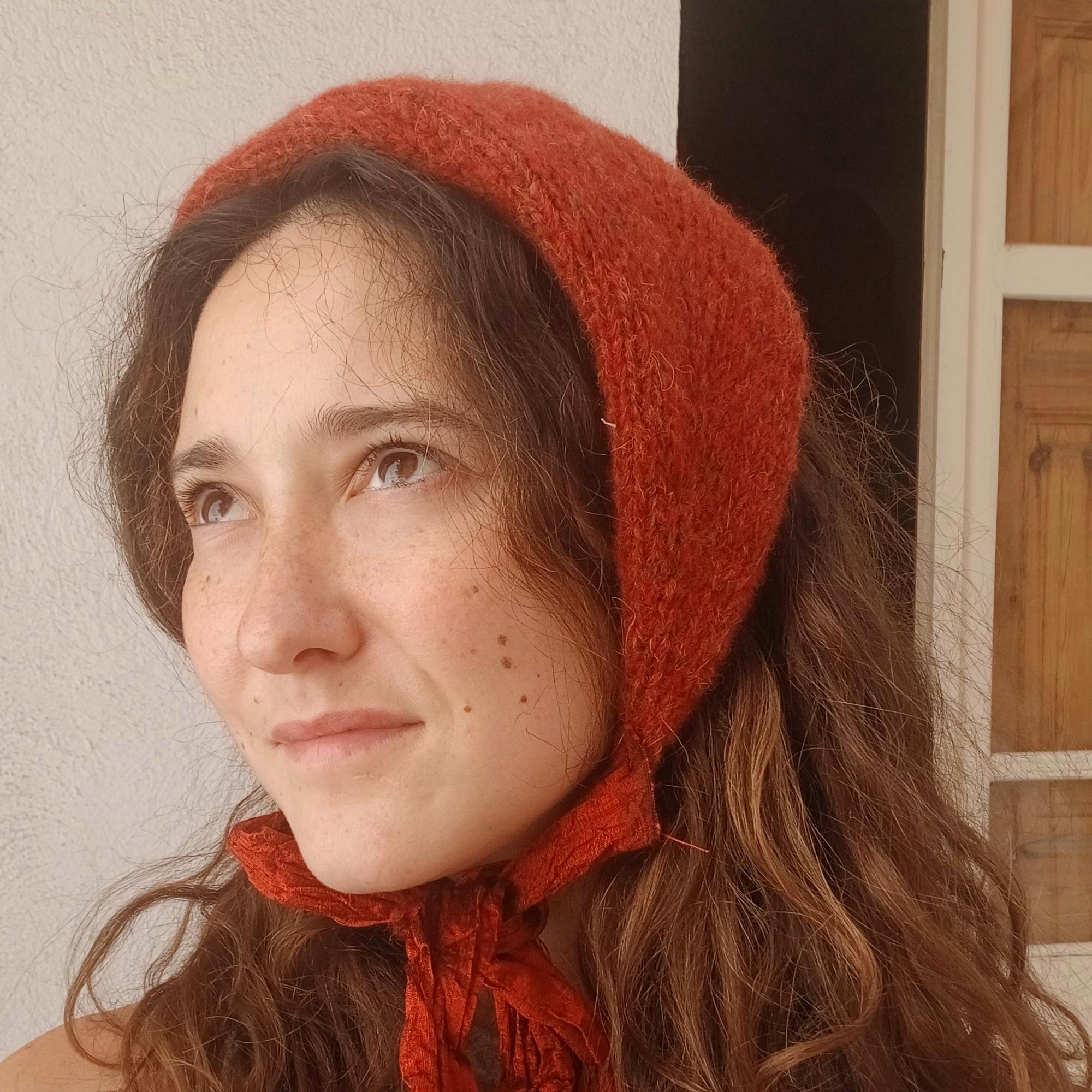 Полу-чепчик цвета рябины