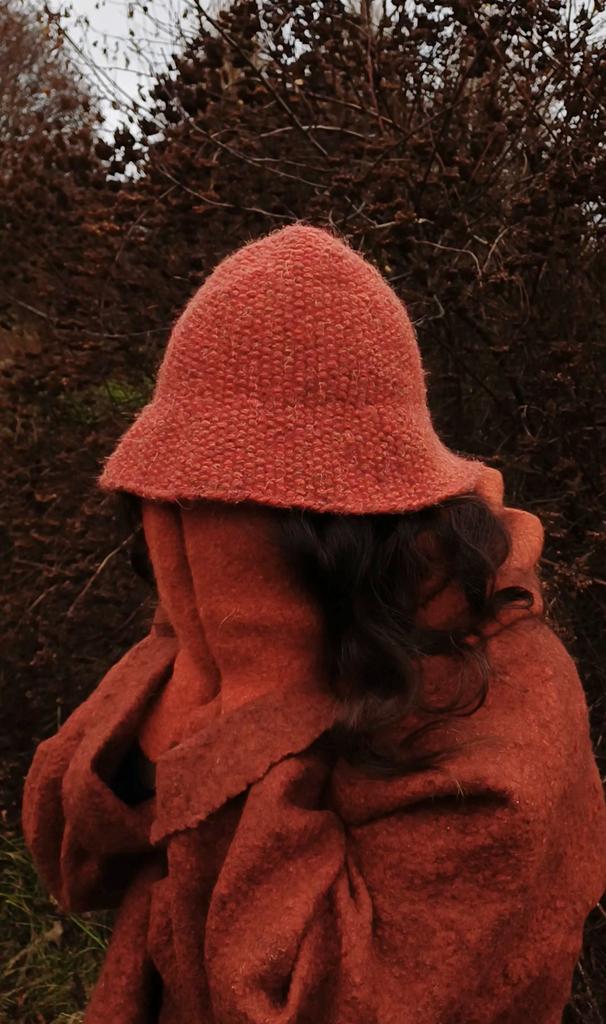 Панама цвета рябины