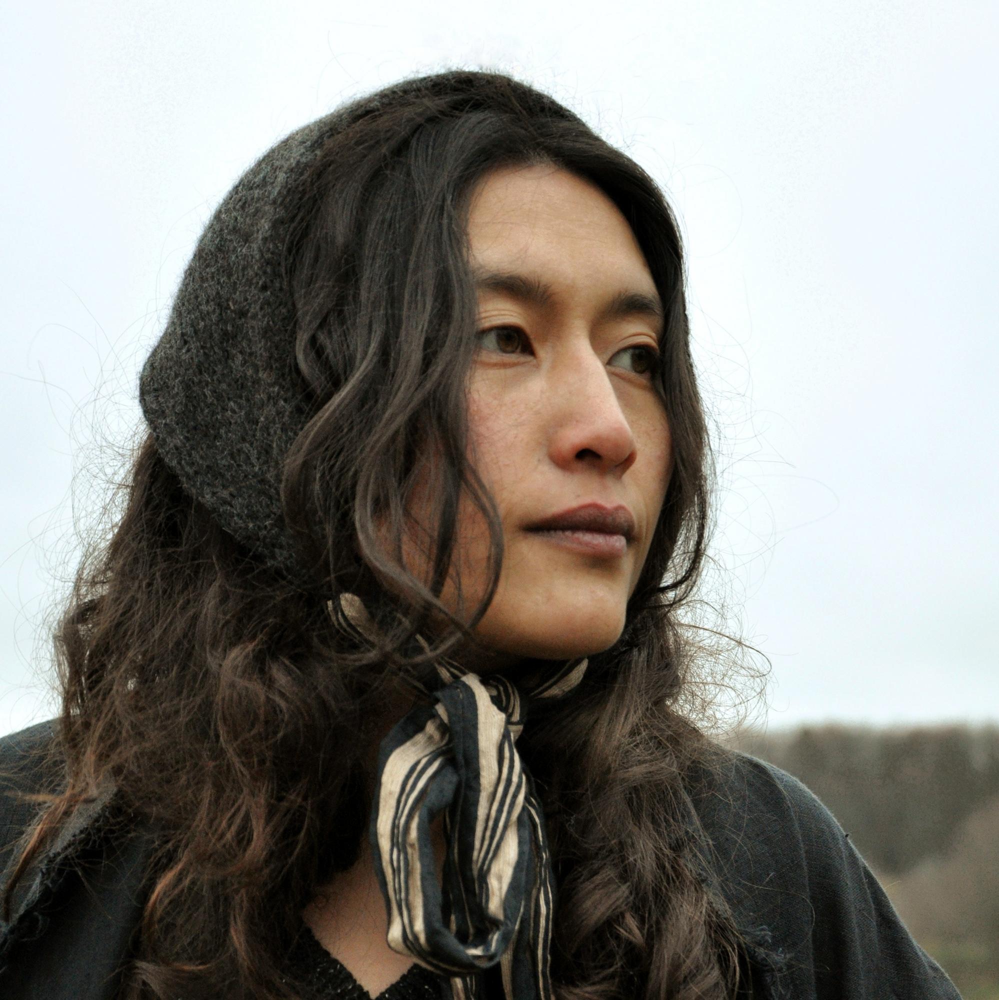 Полу-чепчик с полосатыми лентами