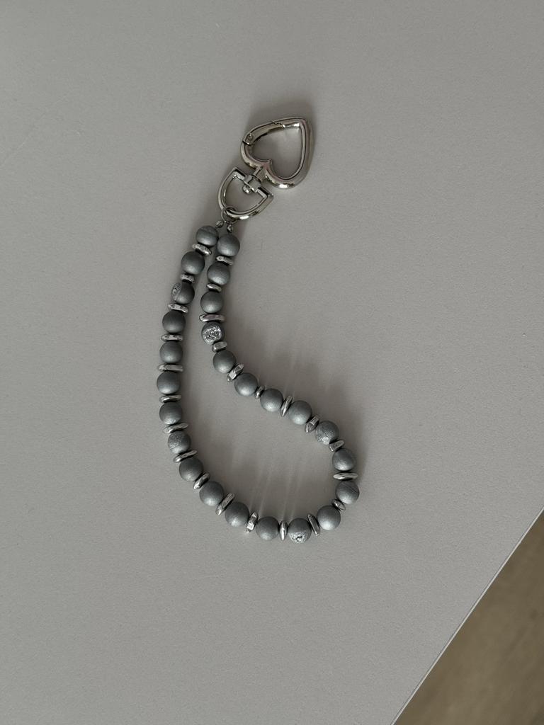 Брелок на сумку из матовых бусин