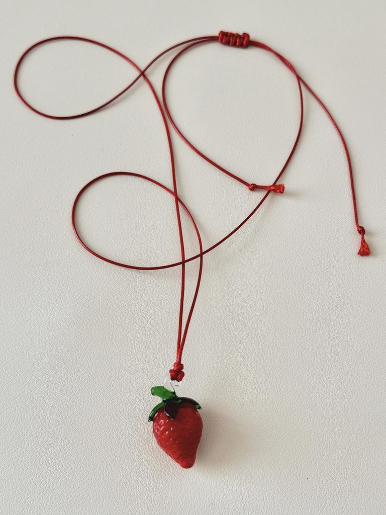 Шнурок на шею STRAWBERRY