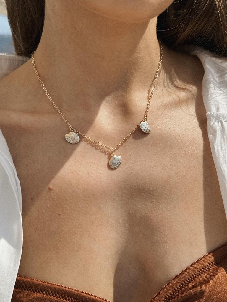 Колье с ракушками