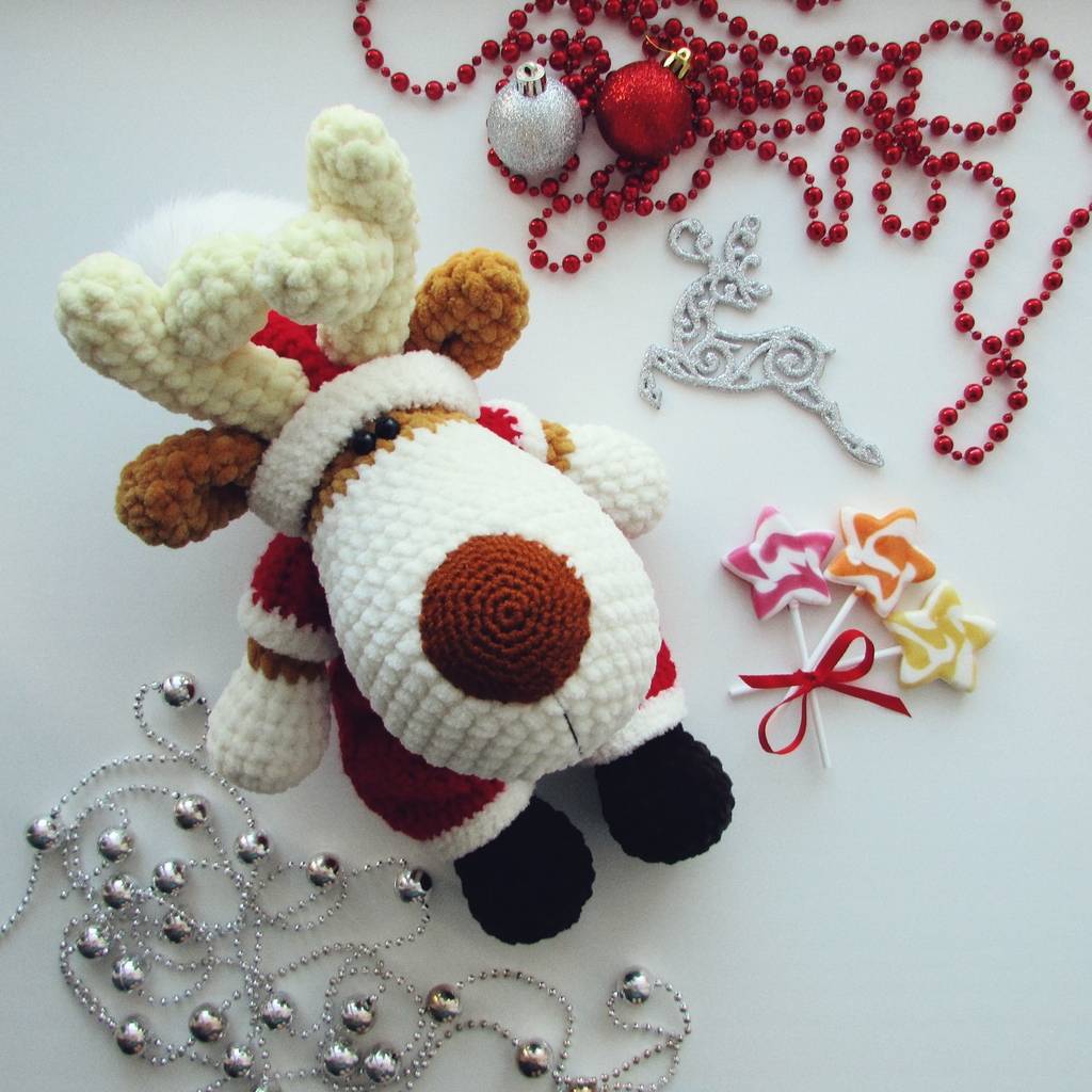 Плюшевый олень