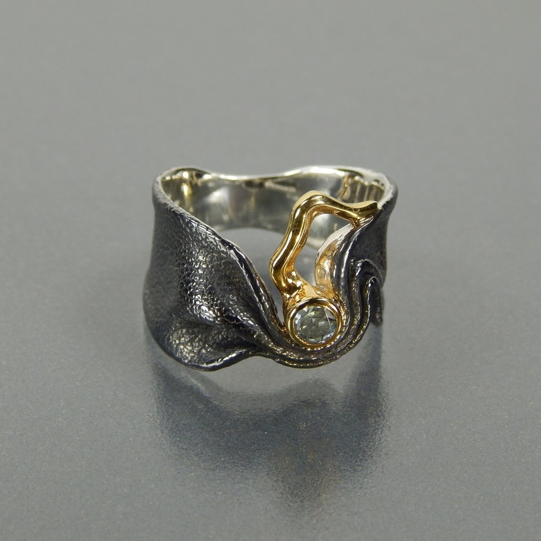 Серебряное кольцо с топазом