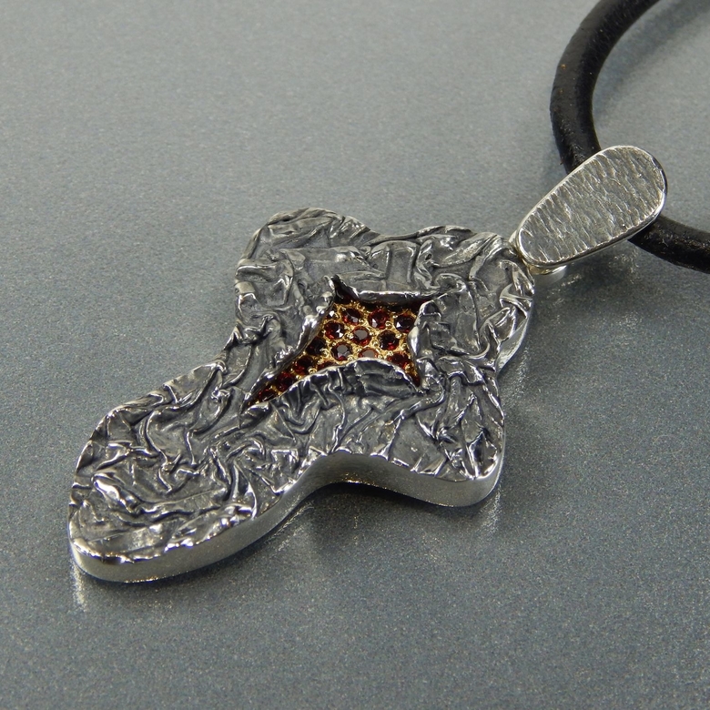 Серебряный подвес с гранатами