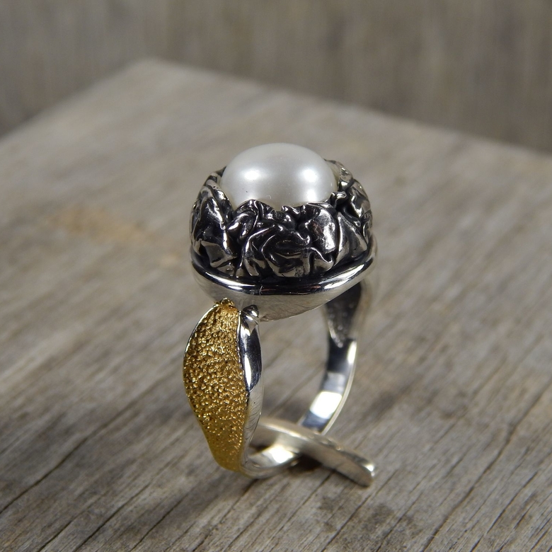Серебряное кольцо с жемчугом