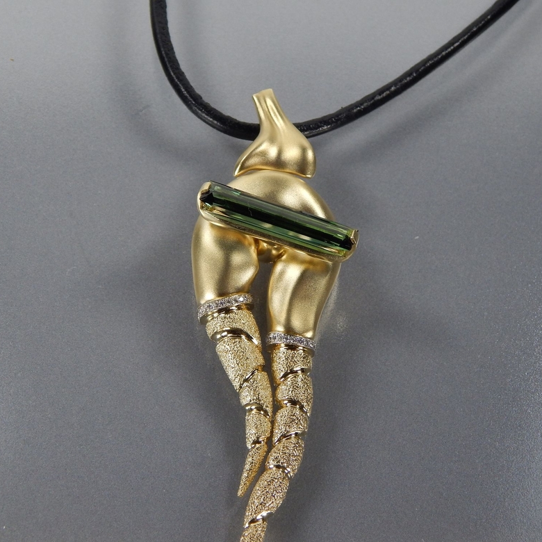 Золотой подвес с турмалином