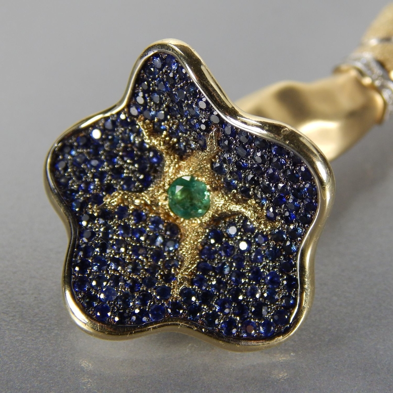 Брошь с сапфирами