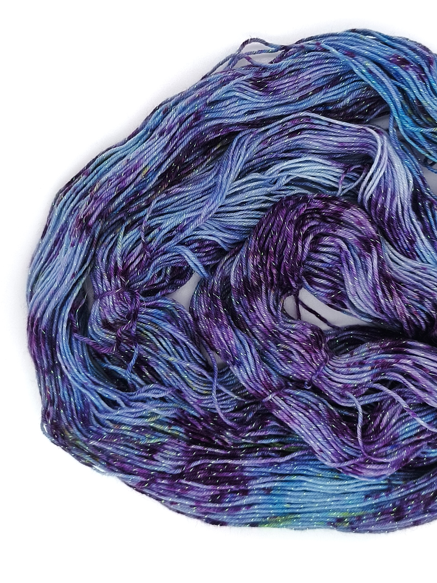 Меринос 19 мкн 73%, нейлон 23%, люрекс 4%, 50 гр/200 м, 102400