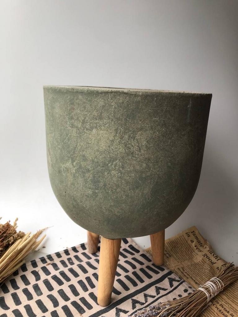 Кашпо на ножках