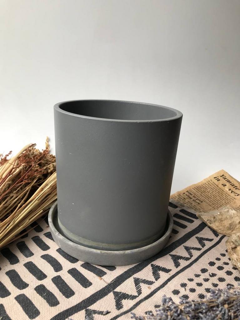 Серый горшок с поддоном