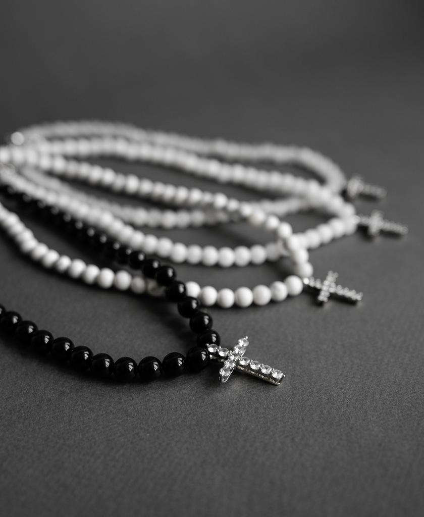 Чокер из натуральных камней с крестом