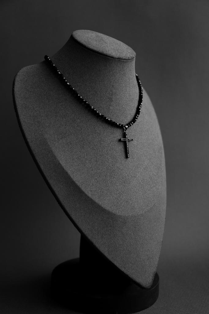 Чокер НУАР из циркона с черным крестиком