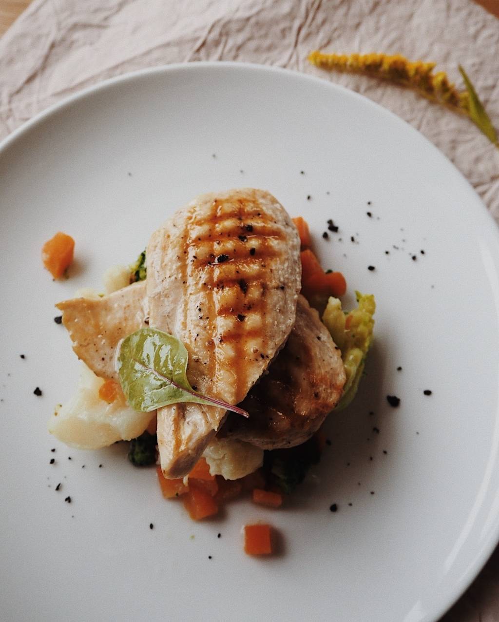 Отварное/гриль куриное филе с овощами