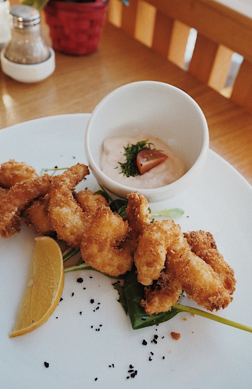 Тигровые креветки в панировке с томатно-сливочным соусом