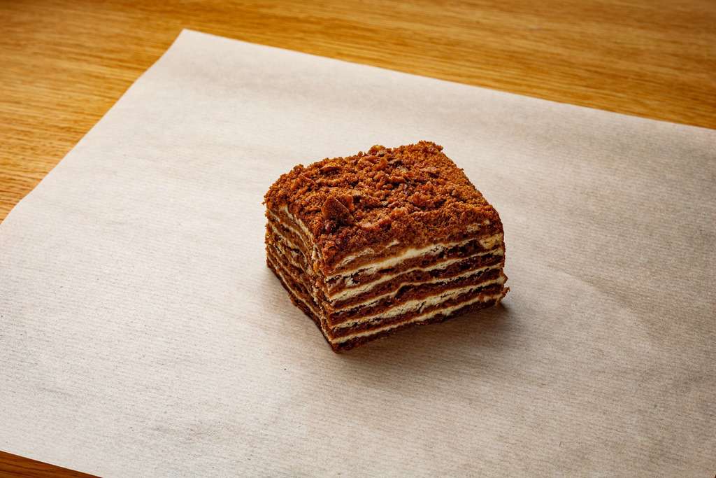 Пирожное "Медовик"