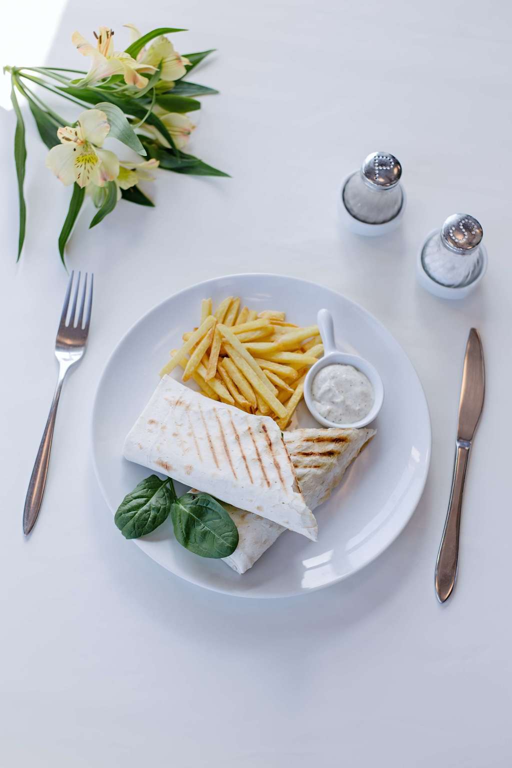 Шаурма с курицей и свежими овощами