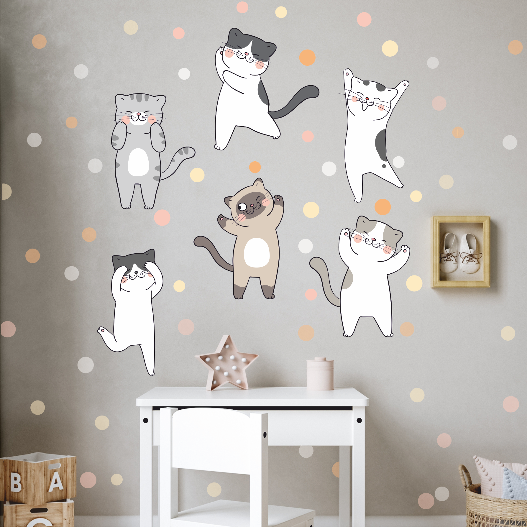 Наклейки на стену "Котята"