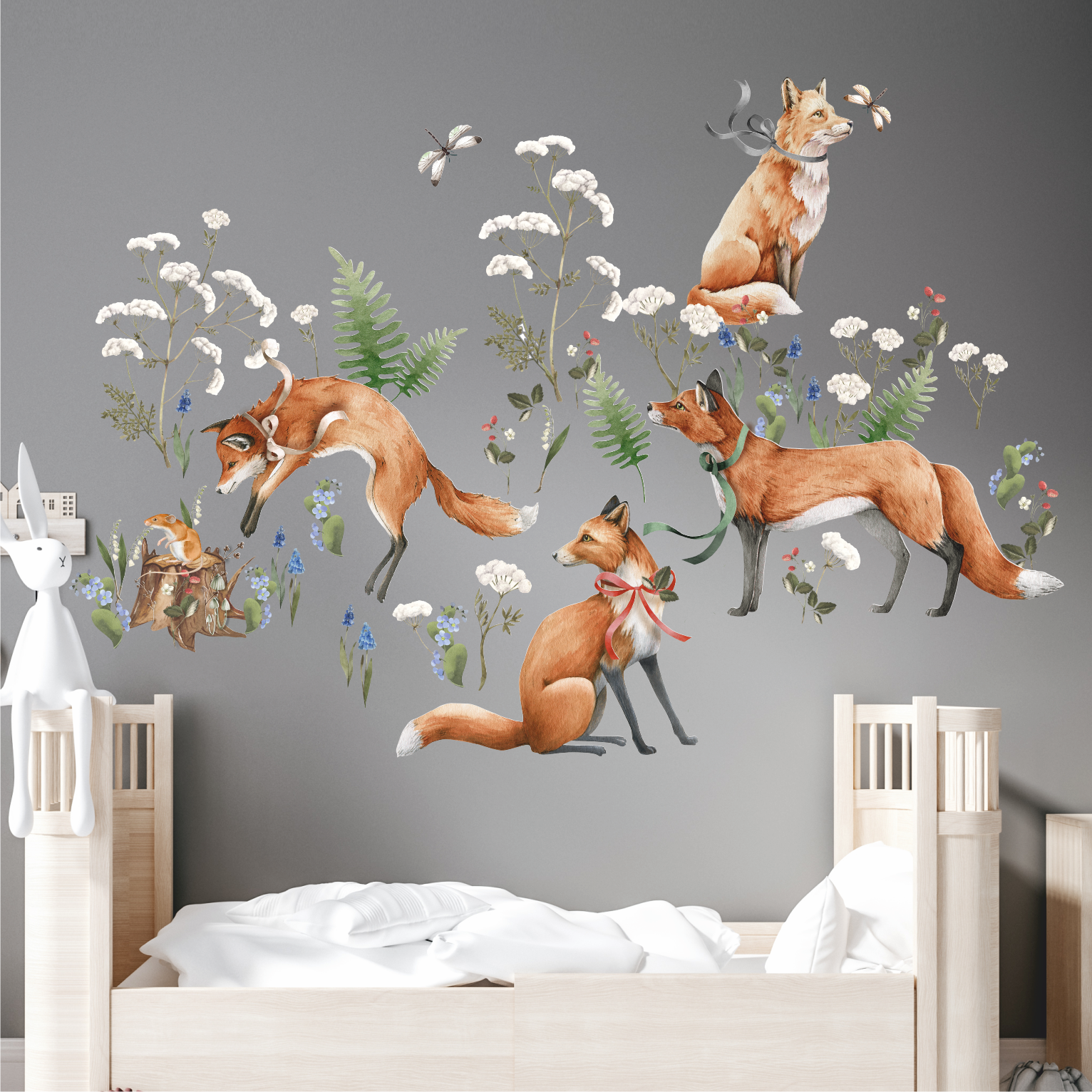 Уценка Наклейки на стену "Лисички на полянке"