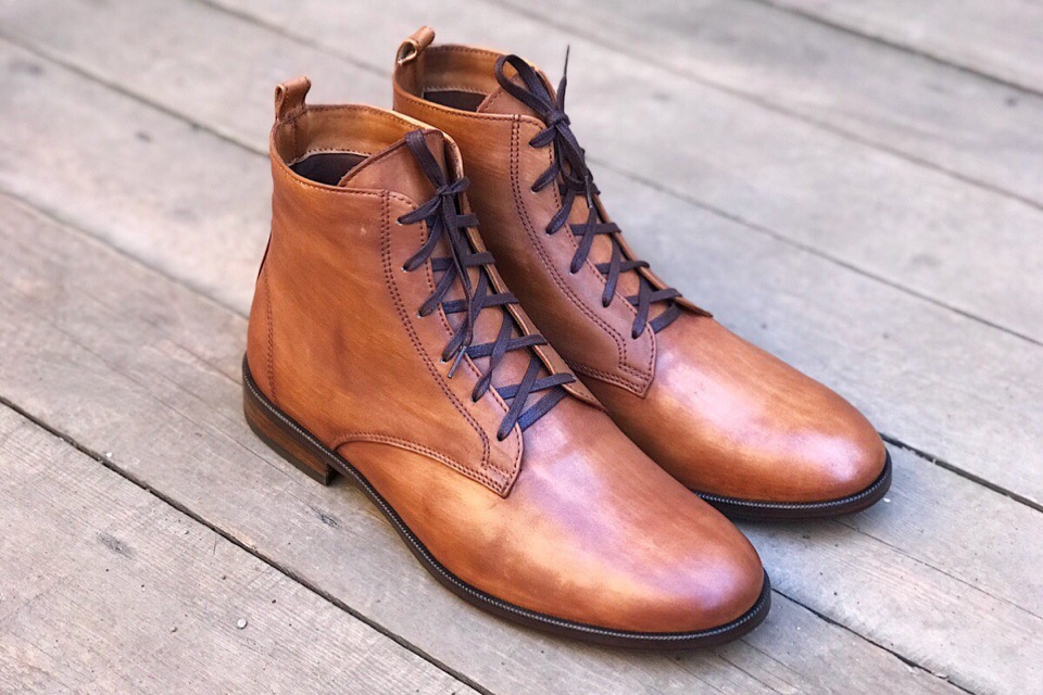Ботинки на кожаной подошве