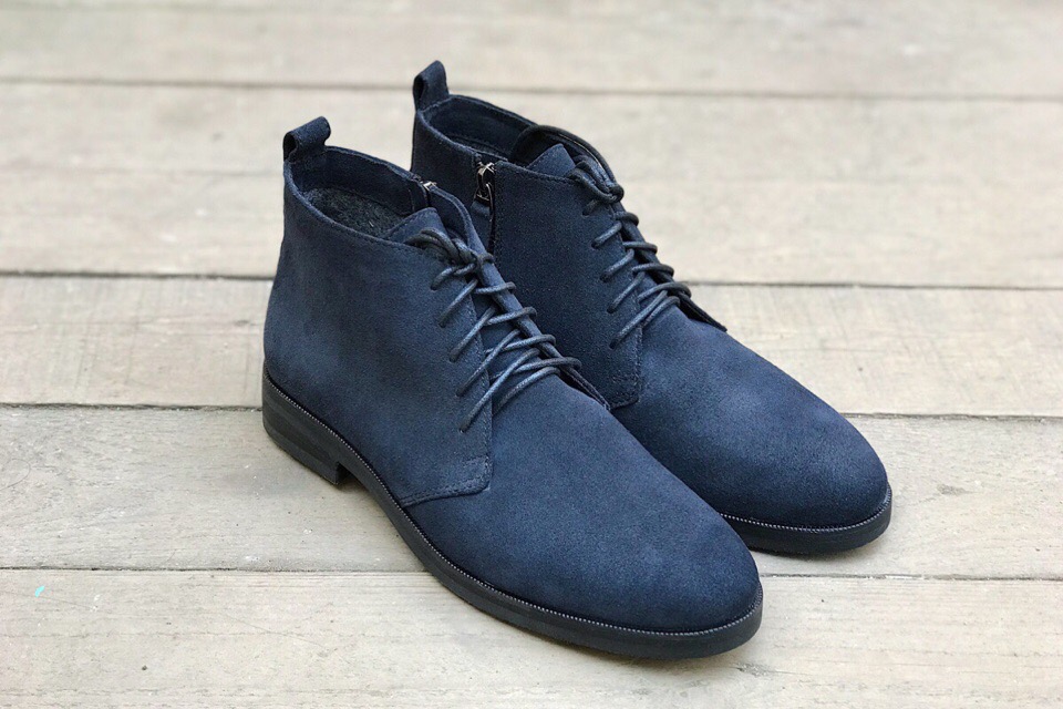 Замшевые ботинки с молнией