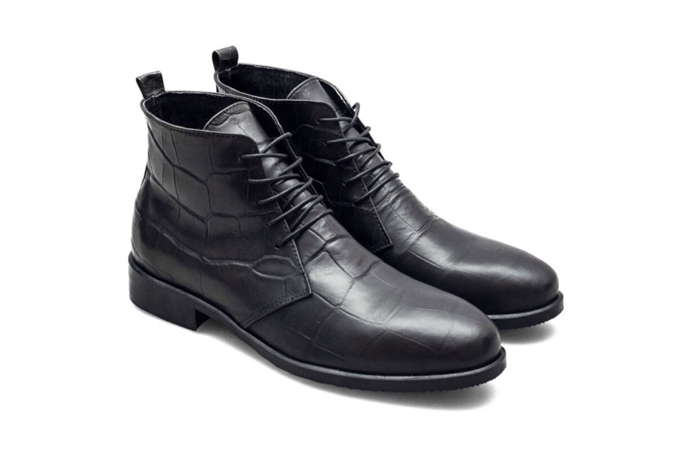 Классические ботинки с тиснением