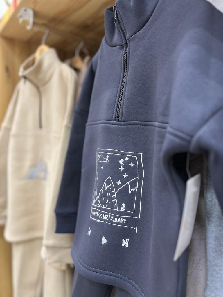 Костюм оверсайз HelloBaby  "Music by Sophie" - свитшот+брюки - графит (футер с начесом) р.  110/116, 134/140 см