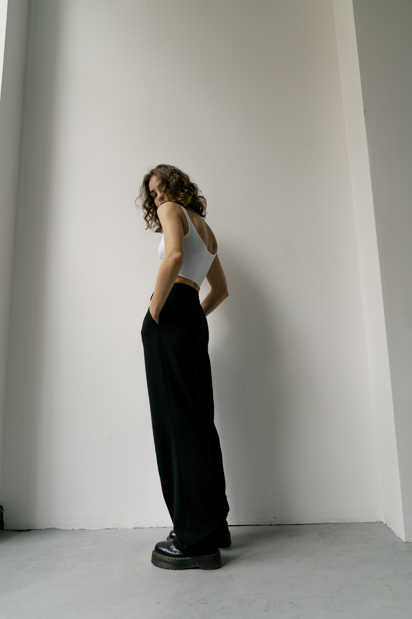 Черные брюки с защипами