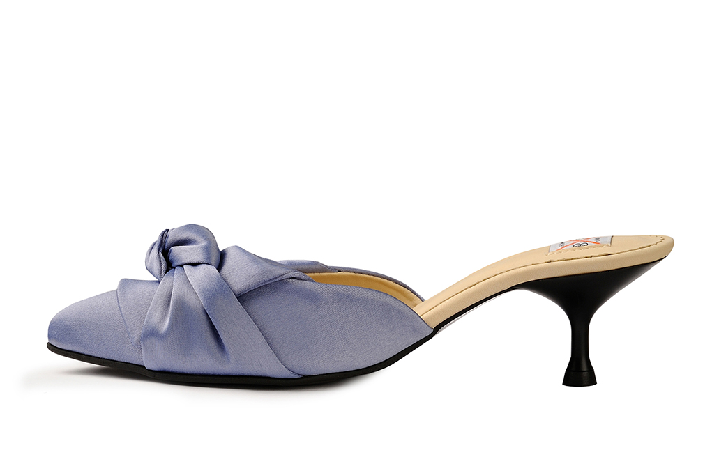 Мюли из шелка синие "Ливай"