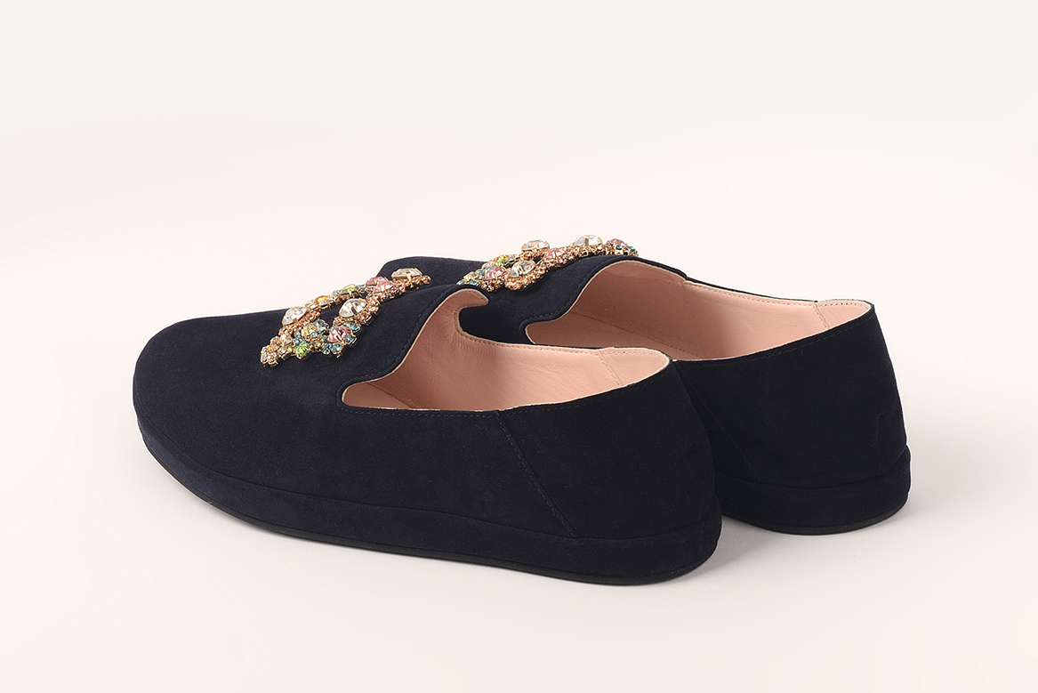 Слипоны из замши синие с брошью