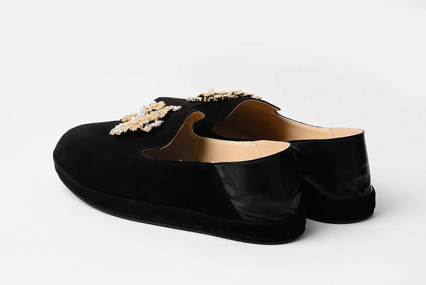 Cлипоны из замши черные с брошью