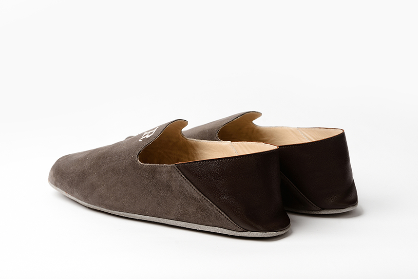 Мужские дорожные тапочки из замши коричневые