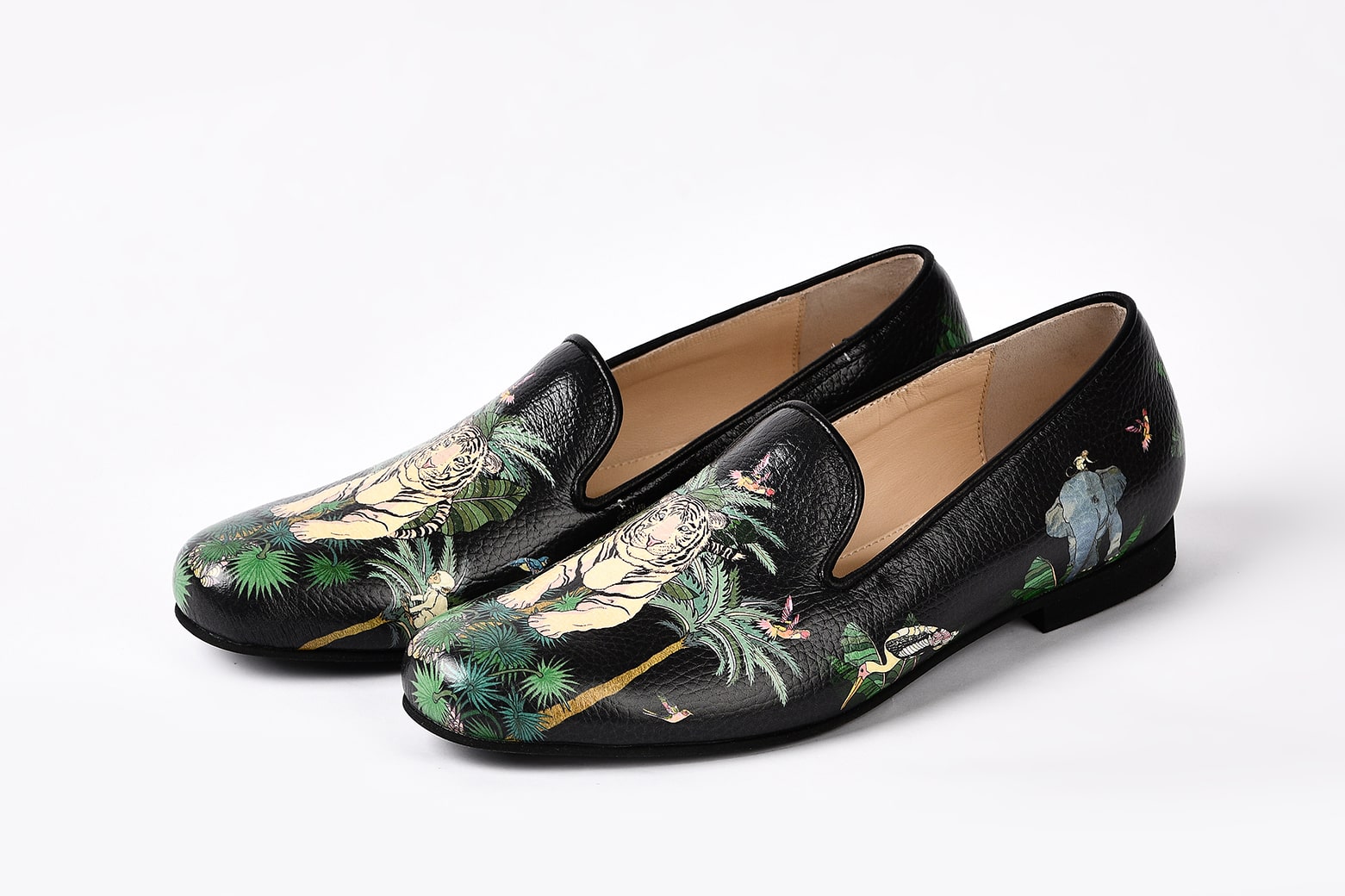 Слиперы женские из кожи черные  "Бенгальский тигр"