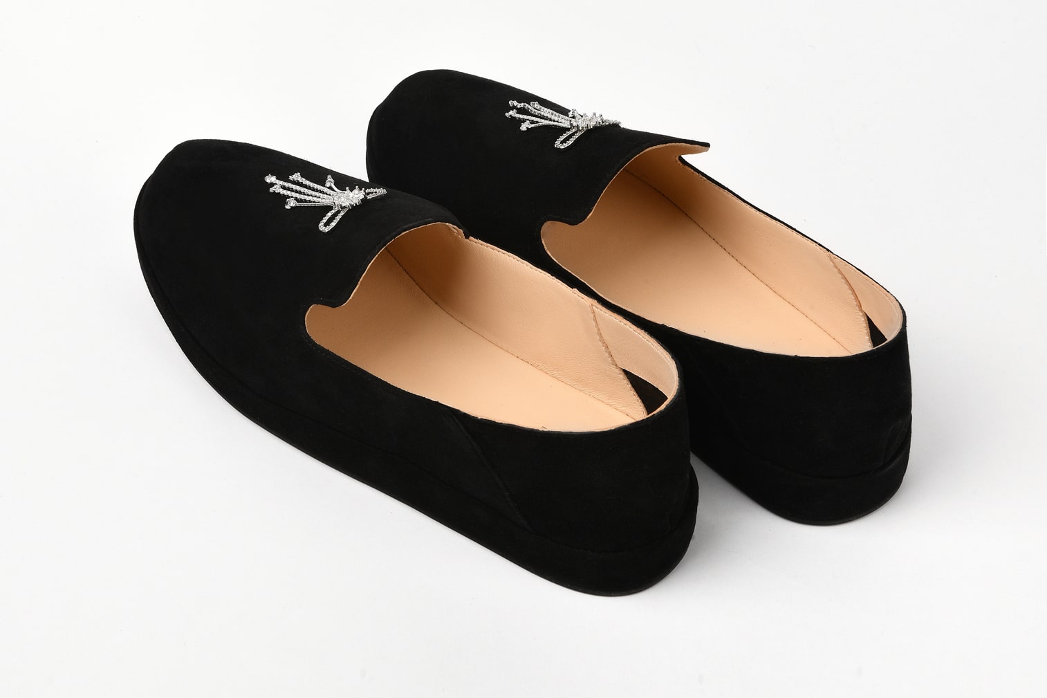 Слипоны из замши черные с брошью бантик